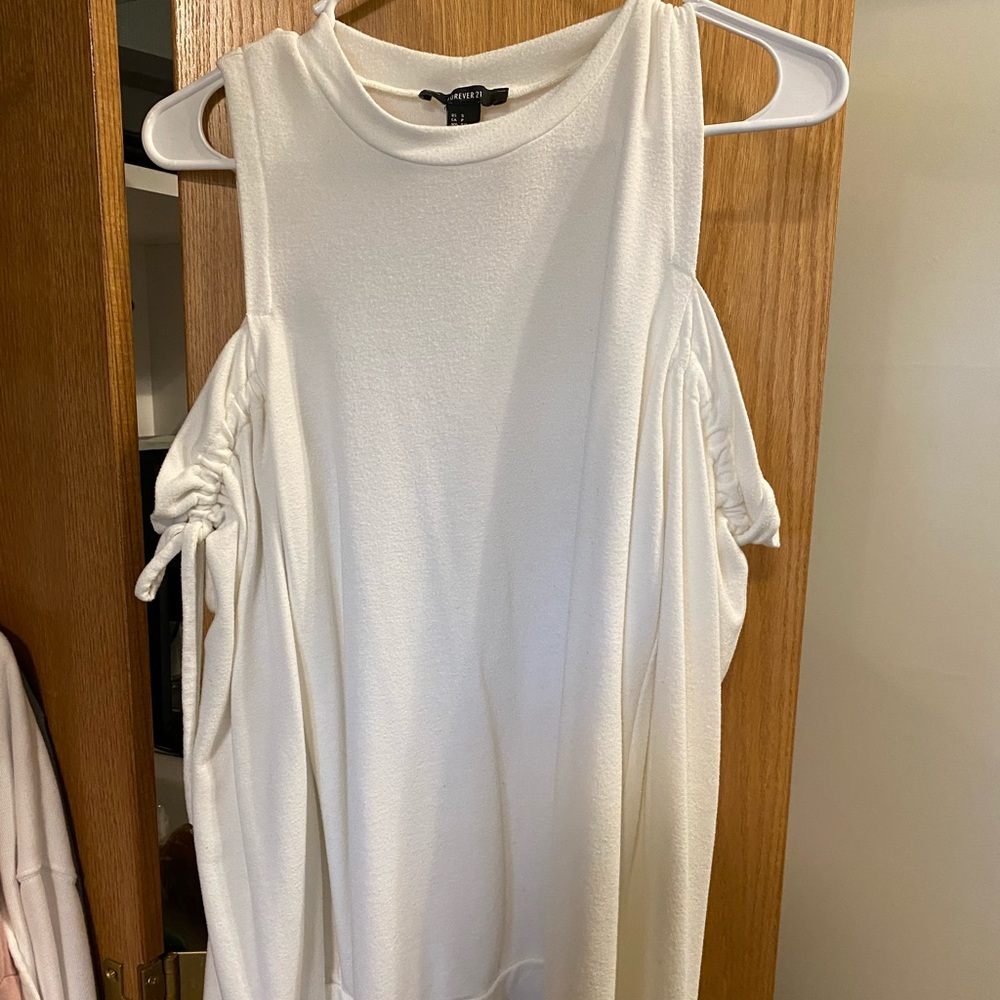 Long sleeve, off the shoulder top